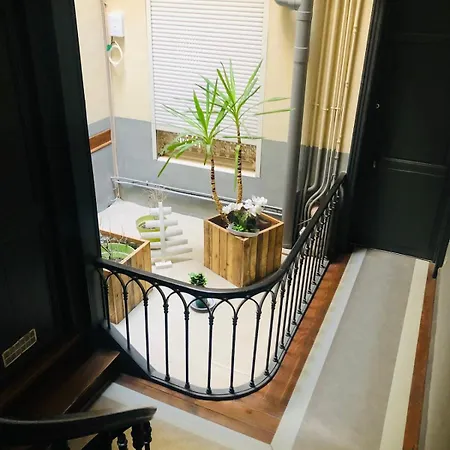 Bel Au Coeur De Apartment Sedan